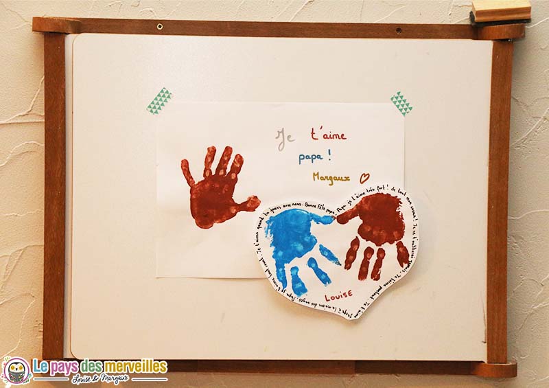 Activité pour enfants : empreinte de petites mains sur du papier